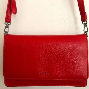 Matt & Nat vegan leather crossbody 🍓